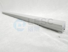 為什么線條燈硅膠燈罩?jǐn)D出時(shí)要噴油？